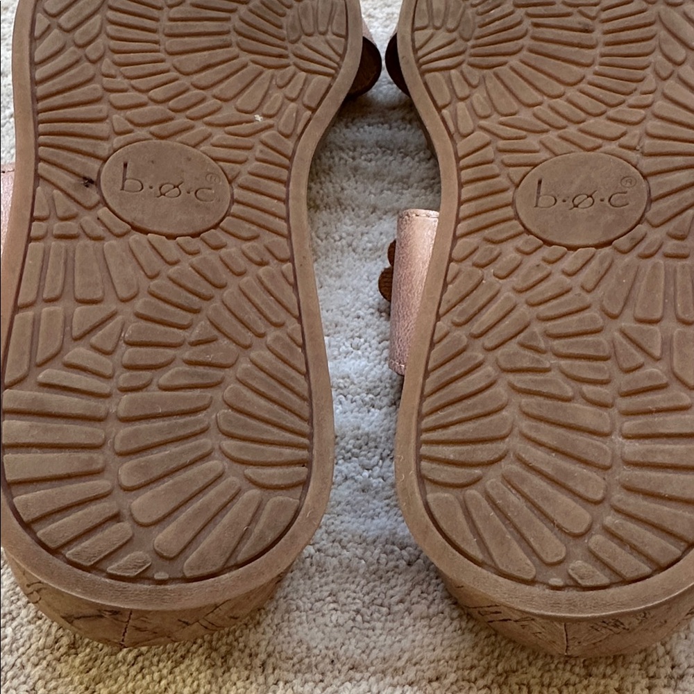 Like New B.O.C. Lyra Slide Sandals Rose Gold Metallic Cork Wedge Heel Size 7 - Picture 16 of 17